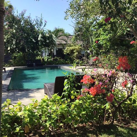 Taman Dewi Sri Villa Et Bungalow ペムテラン エクステリア 写真