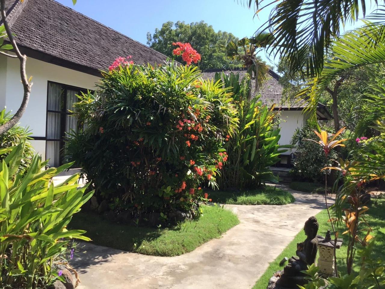 Taman Dewi Sri Villa Et Bungalow ペムテラン エクステリア 写真