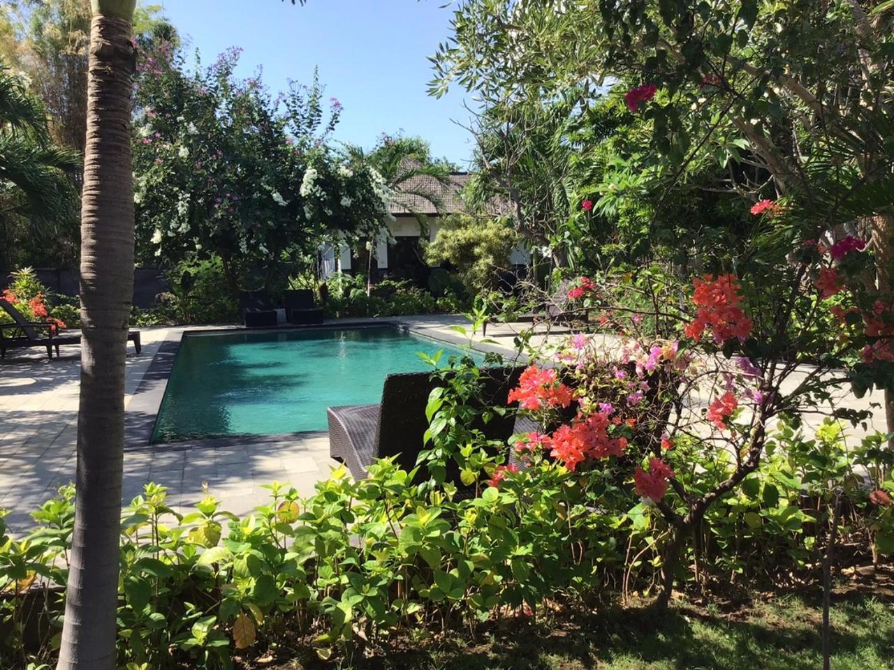 Taman Dewi Sri Villa Et Bungalow ペムテラン エクステリア 写真