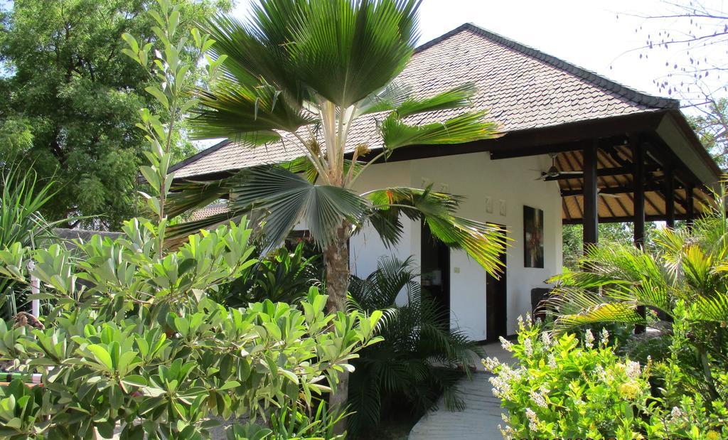Taman Dewi Sri Villa Et Bungalow ペムテラン エクステリア 写真