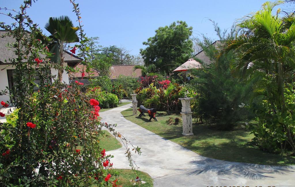 Taman Dewi Sri Villa Et Bungalow ペムテラン エクステリア 写真