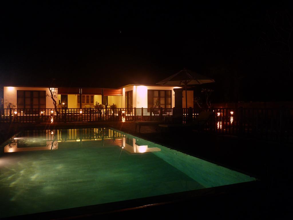 Taman Dewi Sri Villa Et Bungalow ペムテラン エクステリア 写真
