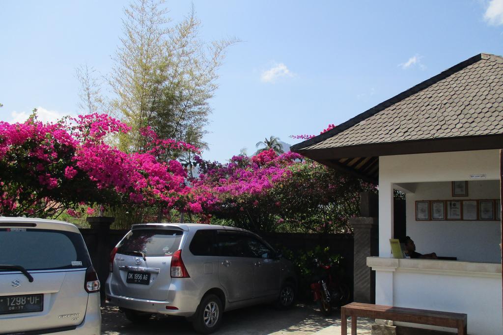 Taman Dewi Sri Villa Et Bungalow ペムテラン エクステリア 写真