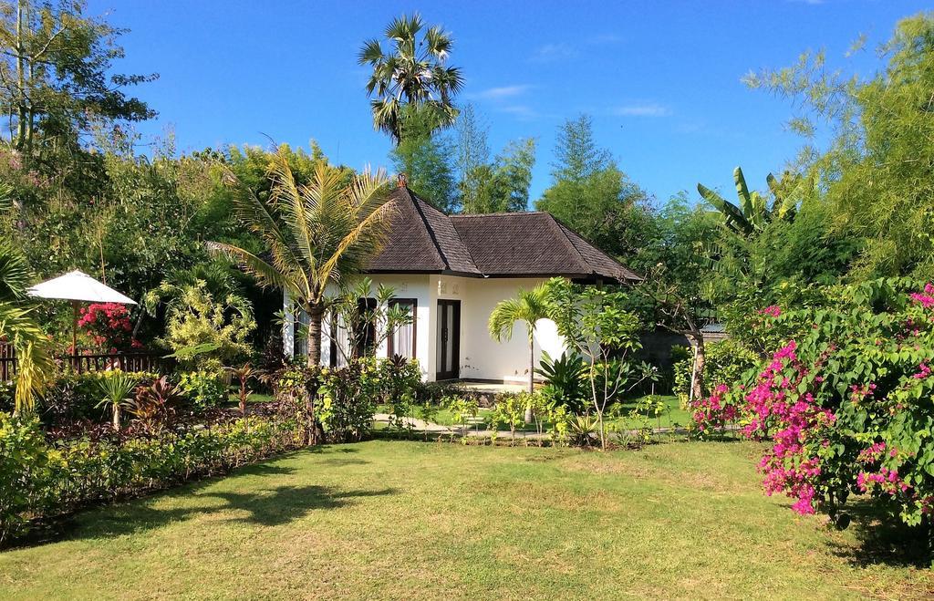 Taman Dewi Sri Villa Et Bungalow ペムテラン エクステリア 写真