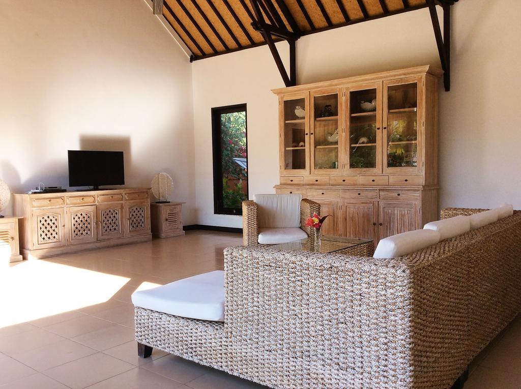 Taman Dewi Sri Villa Et Bungalow ペムテラン エクステリア 写真