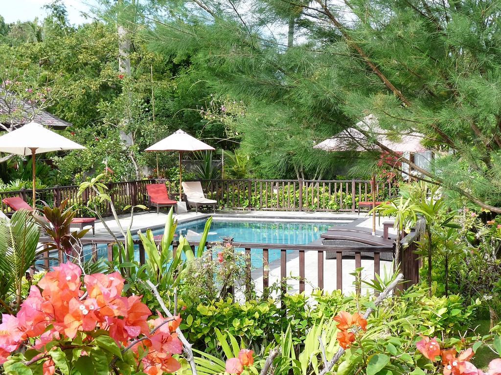 Taman Dewi Sri Villa Et Bungalow ペムテラン エクステリア 写真