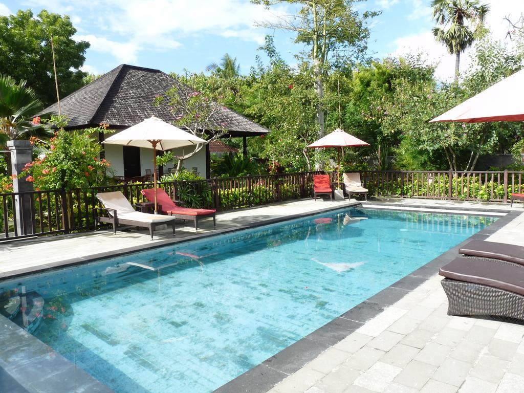 Taman Dewi Sri Villa Et Bungalow ペムテラン エクステリア 写真