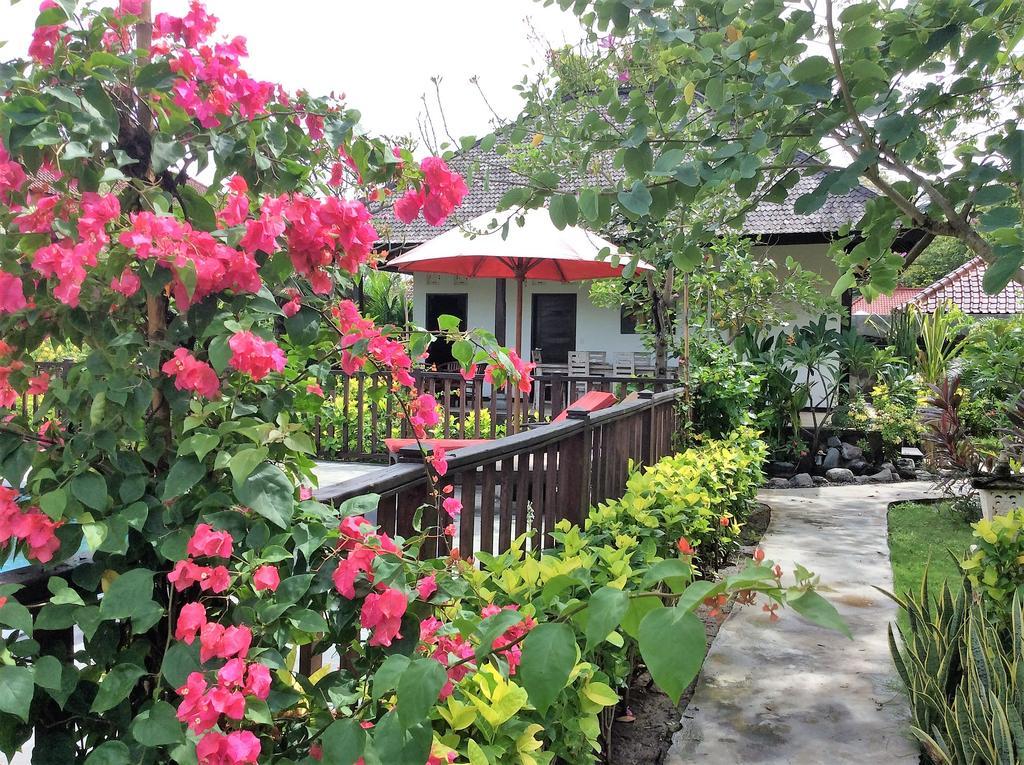 Taman Dewi Sri Villa Et Bungalow ペムテラン エクステリア 写真