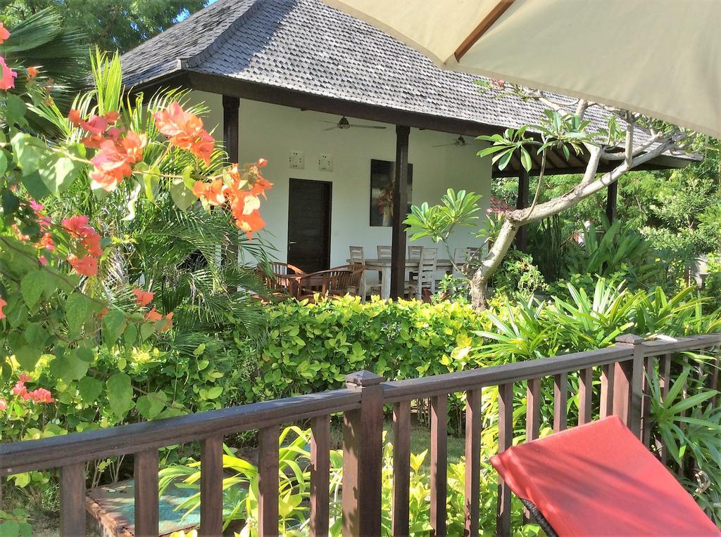 Taman Dewi Sri Villa Et Bungalow ペムテラン エクステリア 写真