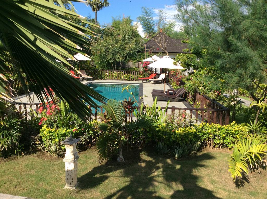 Taman Dewi Sri Villa Et Bungalow ペムテラン エクステリア 写真