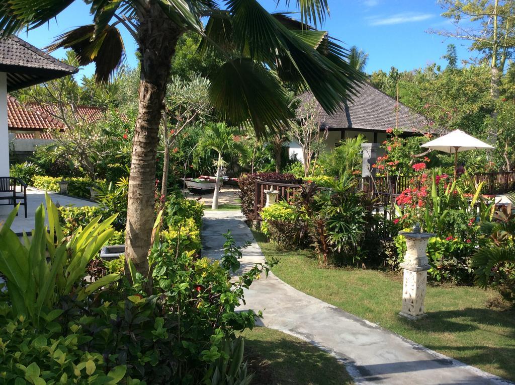 Taman Dewi Sri Villa Et Bungalow ペムテラン エクステリア 写真