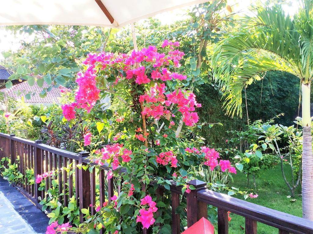 Taman Dewi Sri Villa Et Bungalow ペムテラン エクステリア 写真