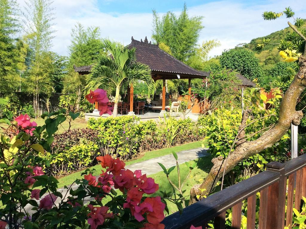 Taman Dewi Sri Villa Et Bungalow ペムテラン エクステリア 写真