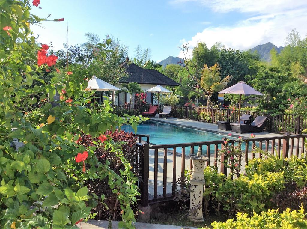 Taman Dewi Sri Villa Et Bungalow ペムテラン エクステリア 写真