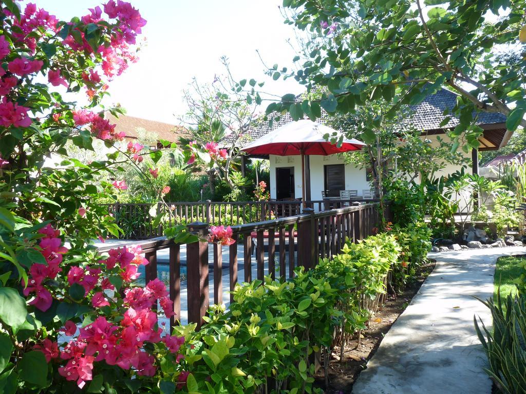 Taman Dewi Sri Villa Et Bungalow ペムテラン エクステリア 写真