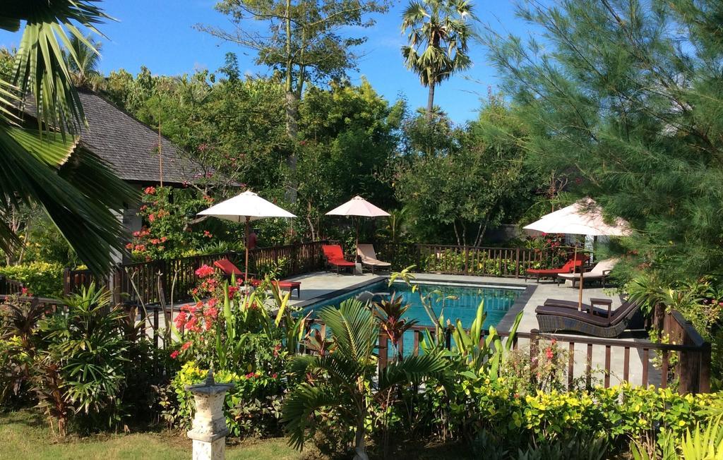 Taman Dewi Sri Villa Et Bungalow ペムテラン エクステリア 写真