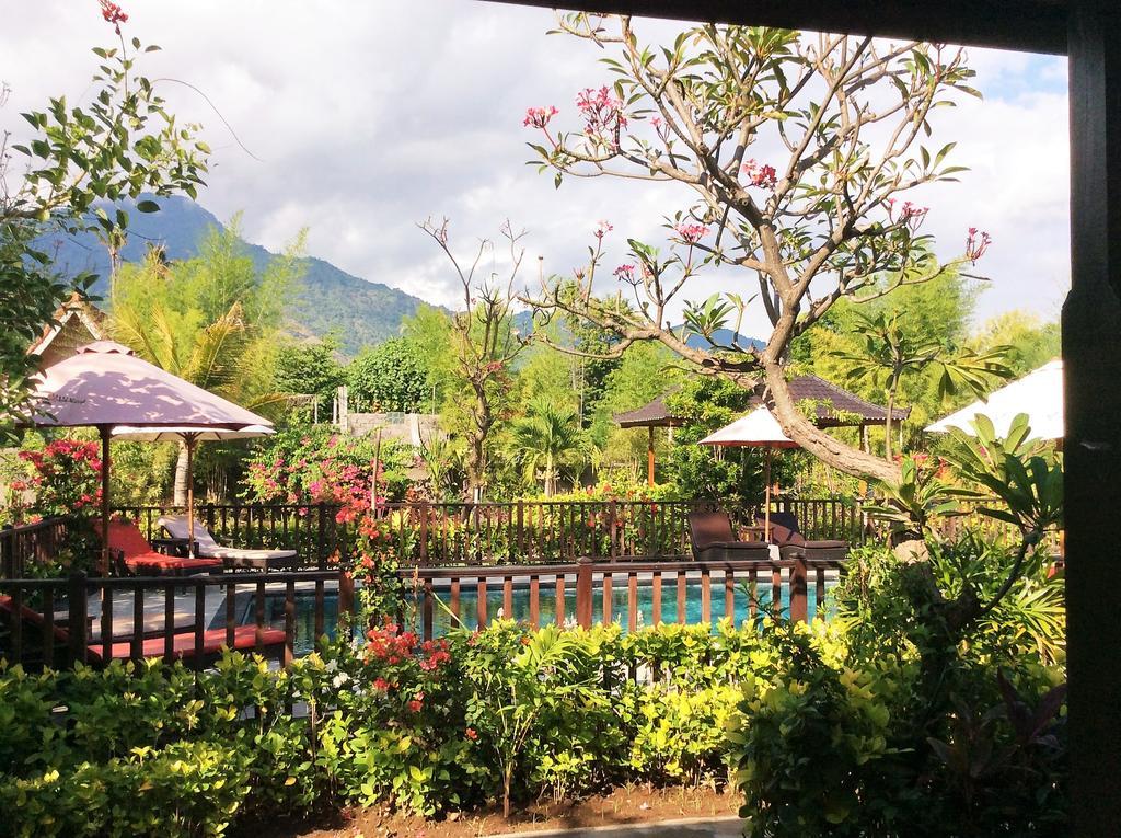 Taman Dewi Sri Villa Et Bungalow ペムテラン エクステリア 写真