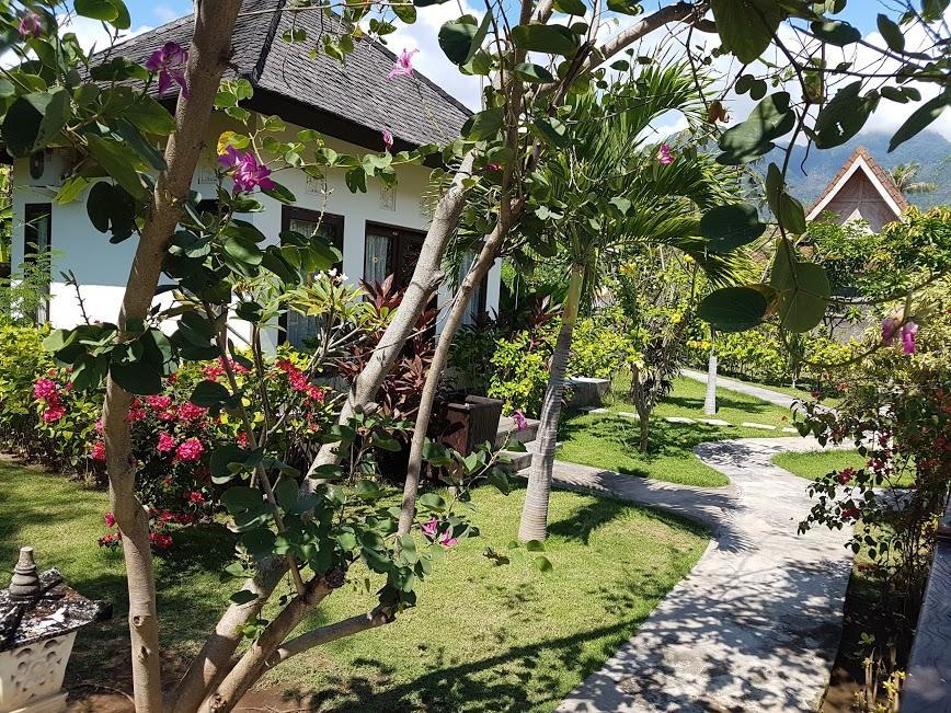 Taman Dewi Sri Villa Et Bungalow ペムテラン エクステリア 写真